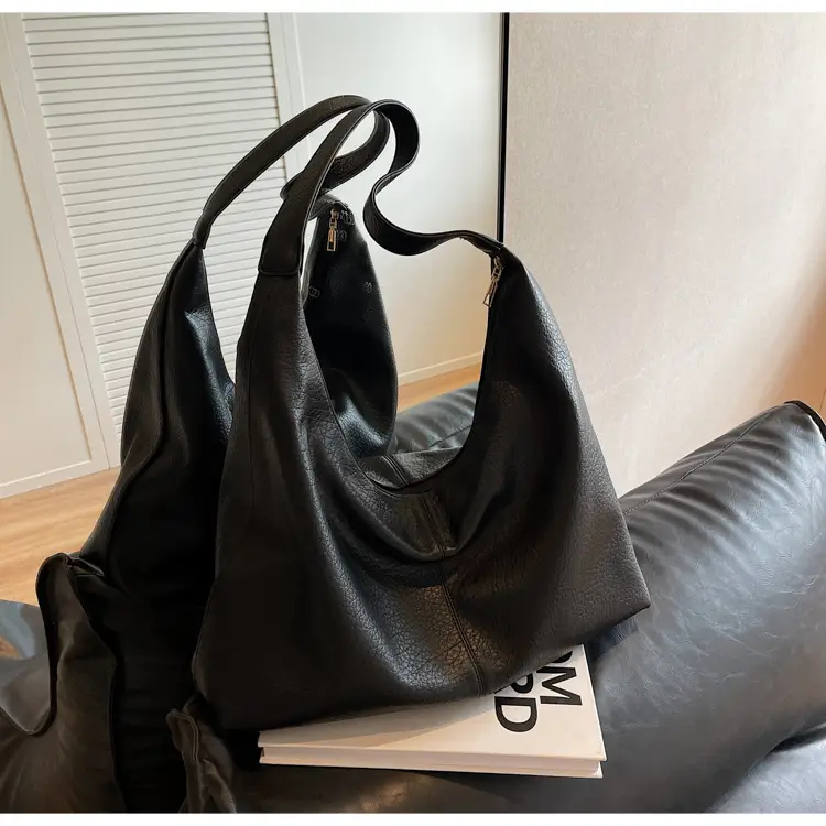 Black Large Capacity Women's Shoulder Bag 2026 — feature 29