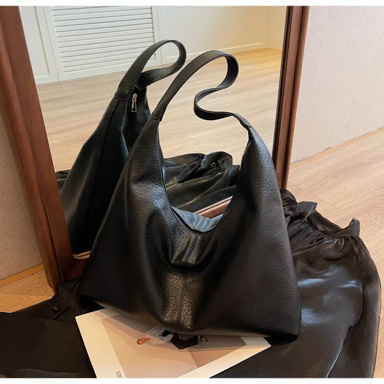 Black Large Capacity Women's Shoulder Bag 2026 — feature 30