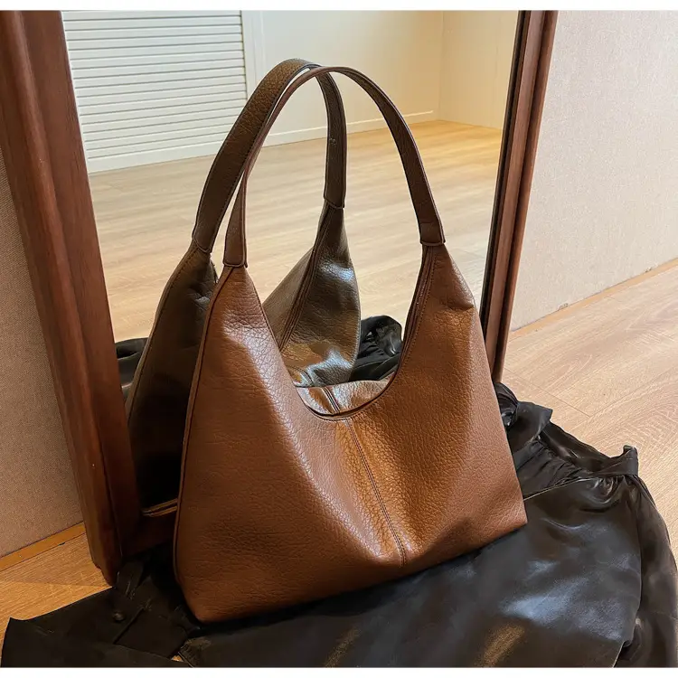 Black Large Capacity Women's Shoulder Bag 2026 — feature 31