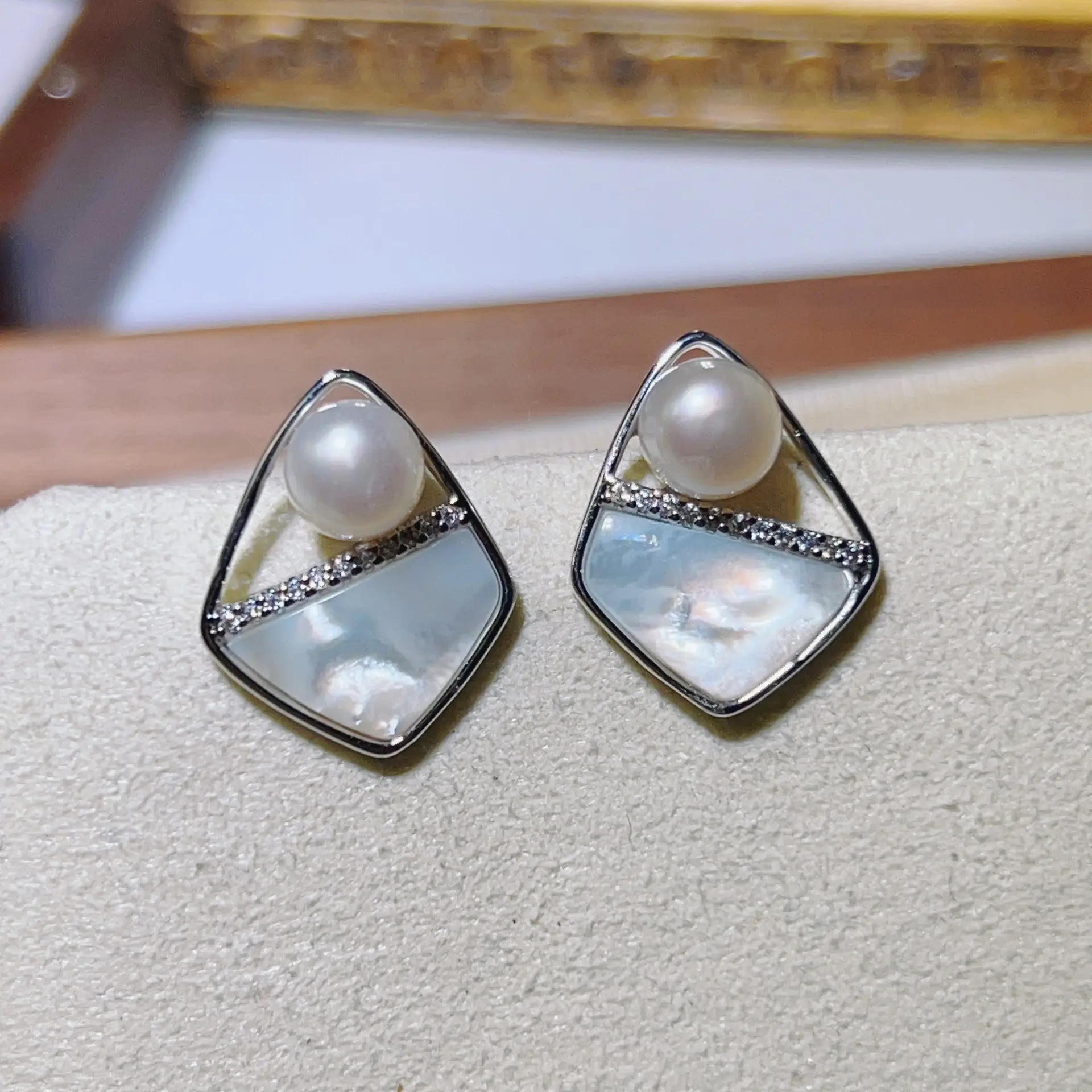 S925 Pearl Geometric Earrings Light Luxury Niche Design - Image 6