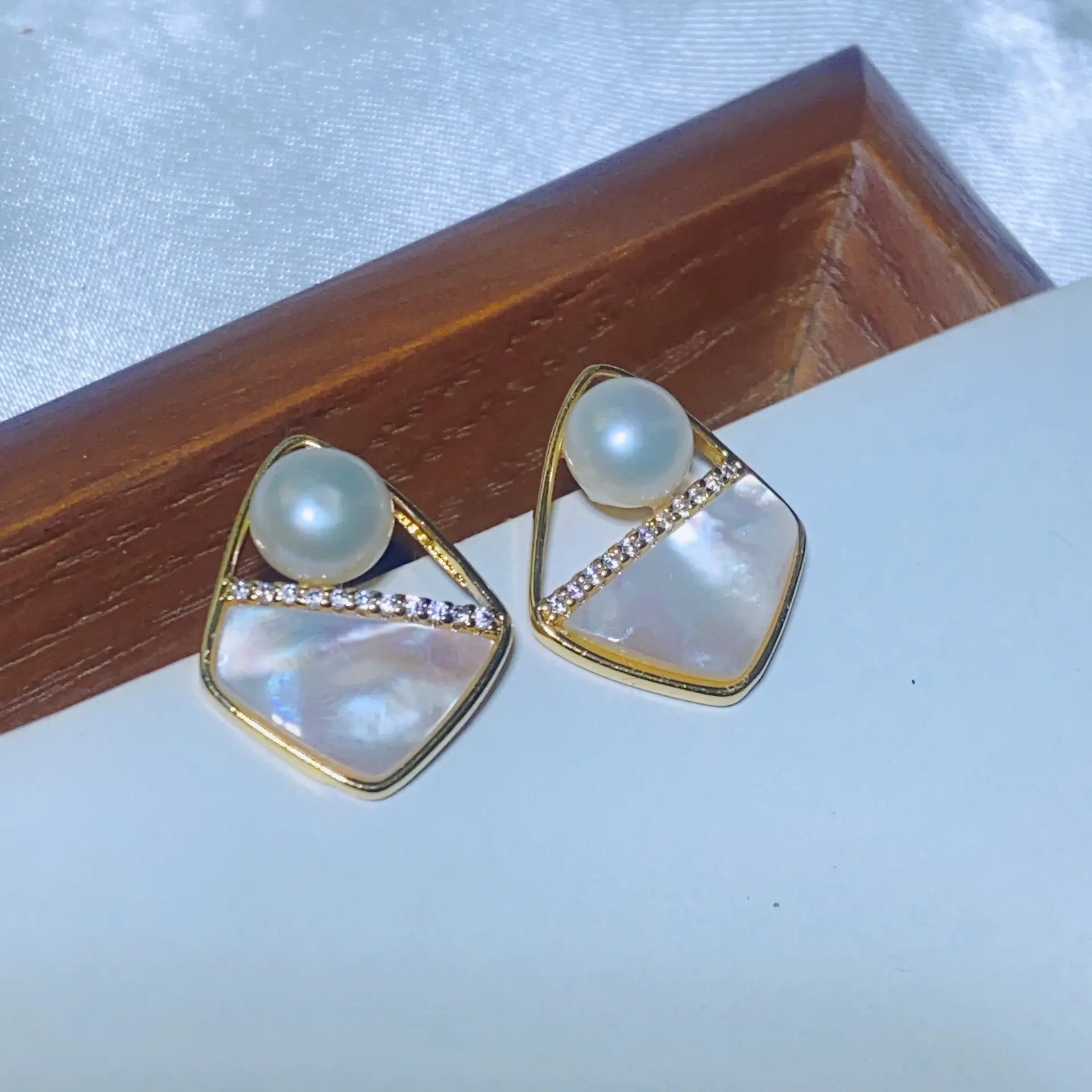 S925 Pearl Geometric Earrings Light Luxury Niche Design — feature 2