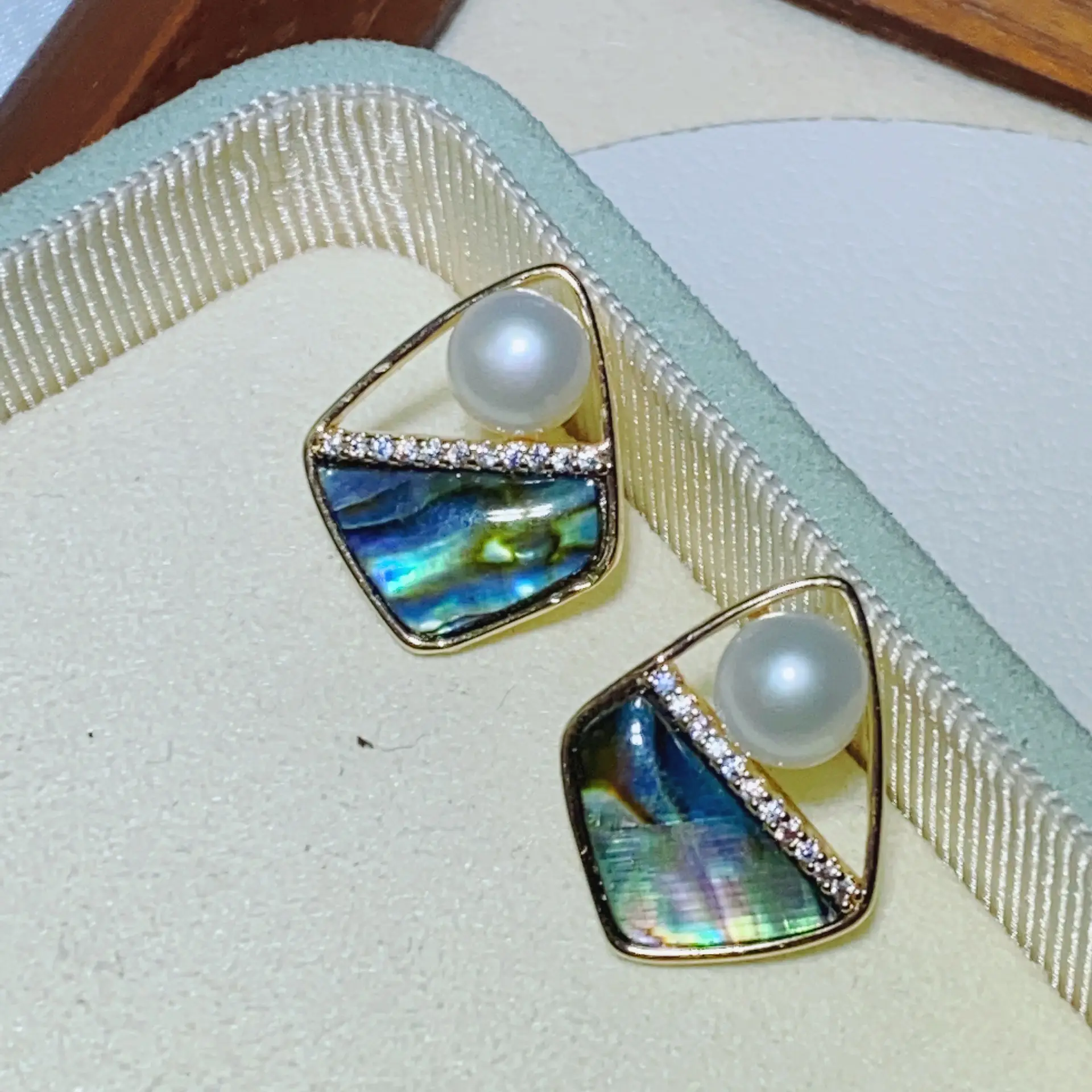 S925 Pearl Geometric Earrings Light Luxury Niche Design — feature 4