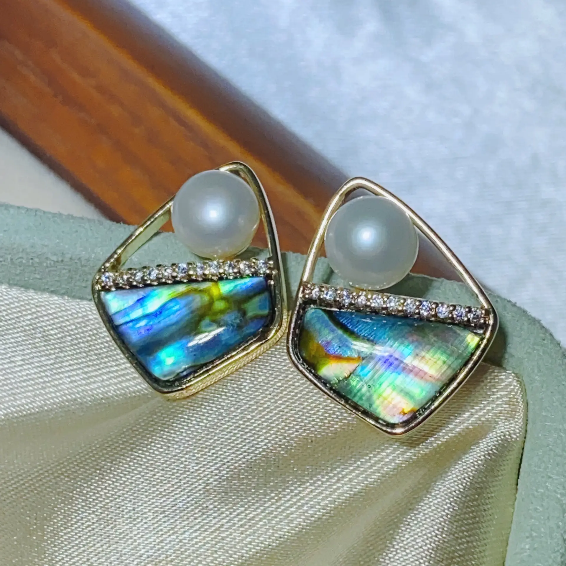 S925 Pearl Geometric Earrings Light Luxury Niche Design — feature 5