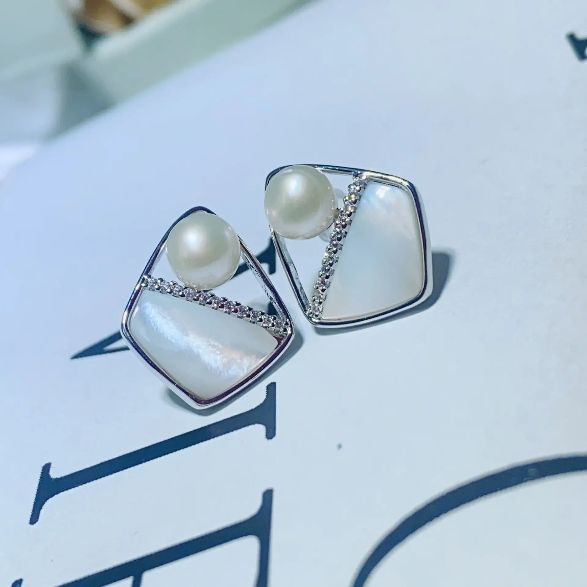 S925 Pearl Geometric Earrings Light Luxury Niche Design - Image 3