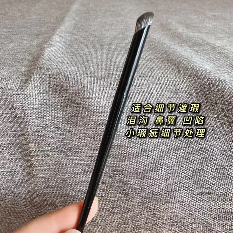 Finger Shadow Brush for Eyes Nose & Cheek Use — feature 42
