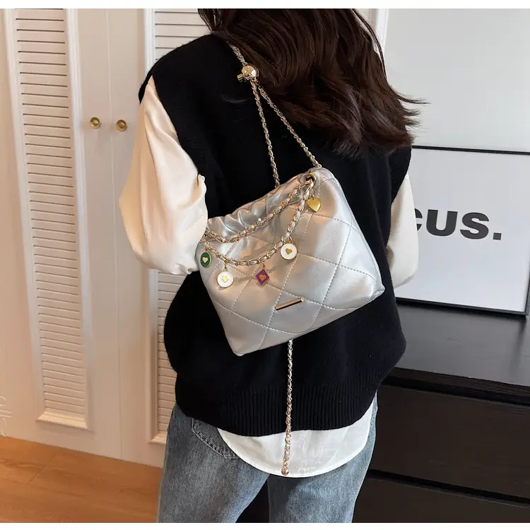 Diamond Chain Shoulder Bag for Women 2026 — feature 18