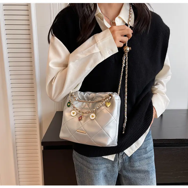 Diamond Chain Shoulder Bag for Women 2026 — feature 19
