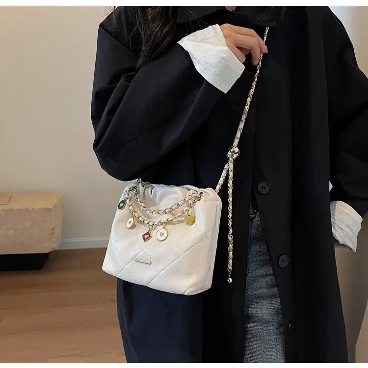 Diamond Chain Shoulder Bag for Women 2026 — feature 22