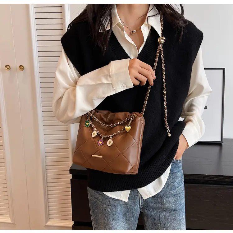 Diamond Chain Shoulder Bag for Women 2026 — feature 25