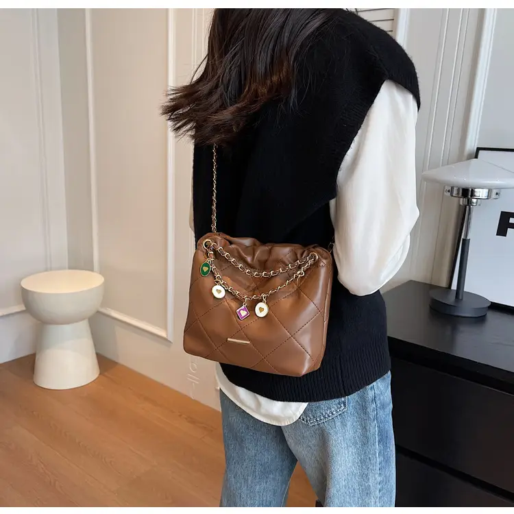 Diamond Chain Shoulder Bag for Women 2026 — feature 26
