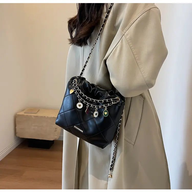 Diamond Chain Shoulder Bag for Women 2026 — feature 27