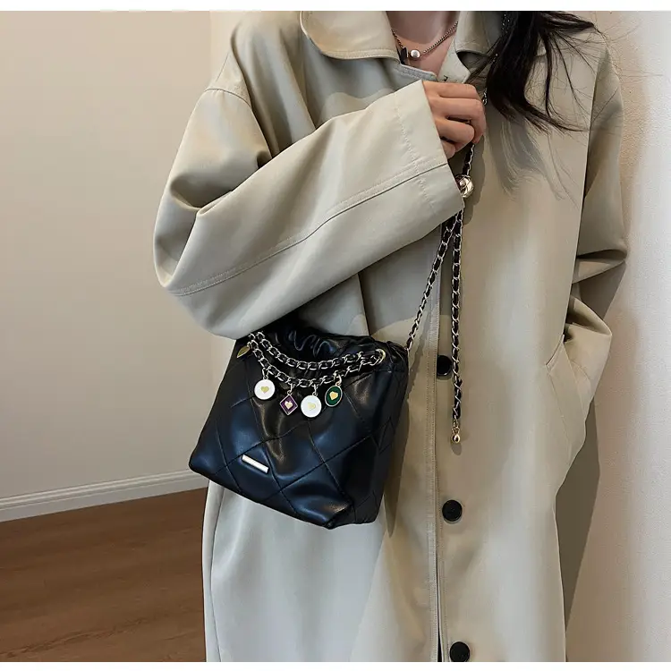 Diamond Chain Shoulder Bag for Women 2026 — feature 28