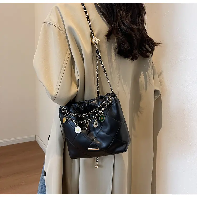 Diamond Chain Shoulder Bag for Women 2026 — feature 29