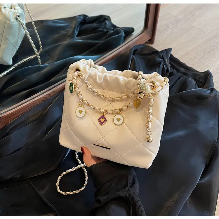 Diamond Chain Shoulder Bag for Women 2026 — feature 32