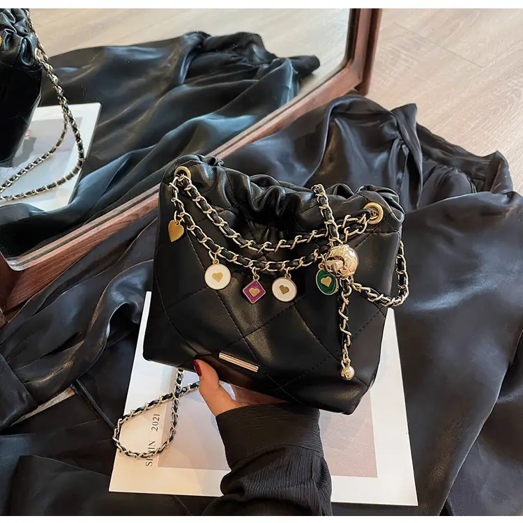 Diamond Chain Shoulder Bag for Women 2026 — feature 33