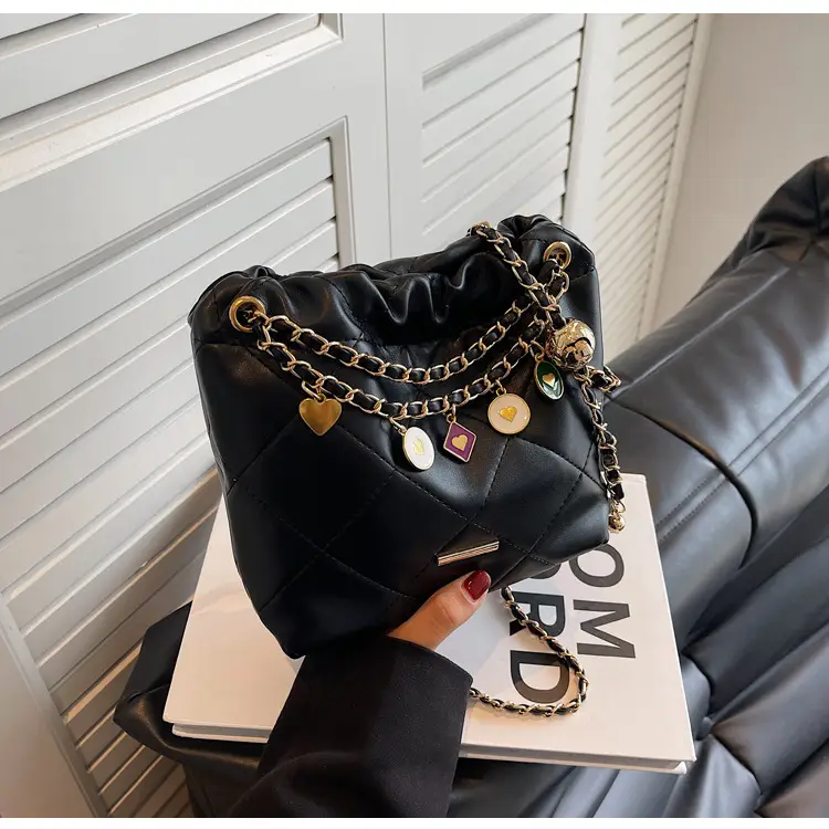 Diamond Chain Shoulder Bag for Women 2026 — feature 34