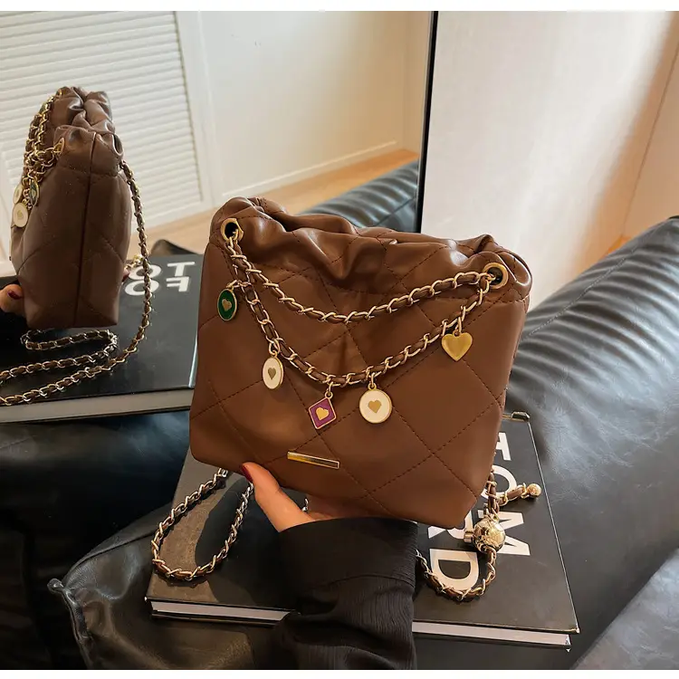 Diamond Chain Shoulder Bag for Women 2026 — feature 36