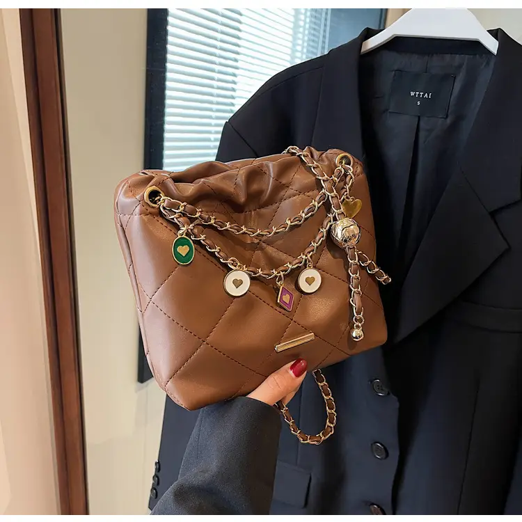 Diamond Chain Shoulder Bag for Women 2026 — feature 37