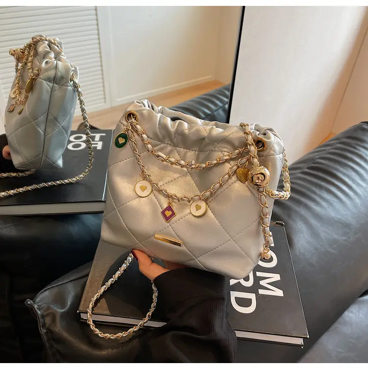 Diamond Chain Shoulder Bag for Women 2026 — feature 38