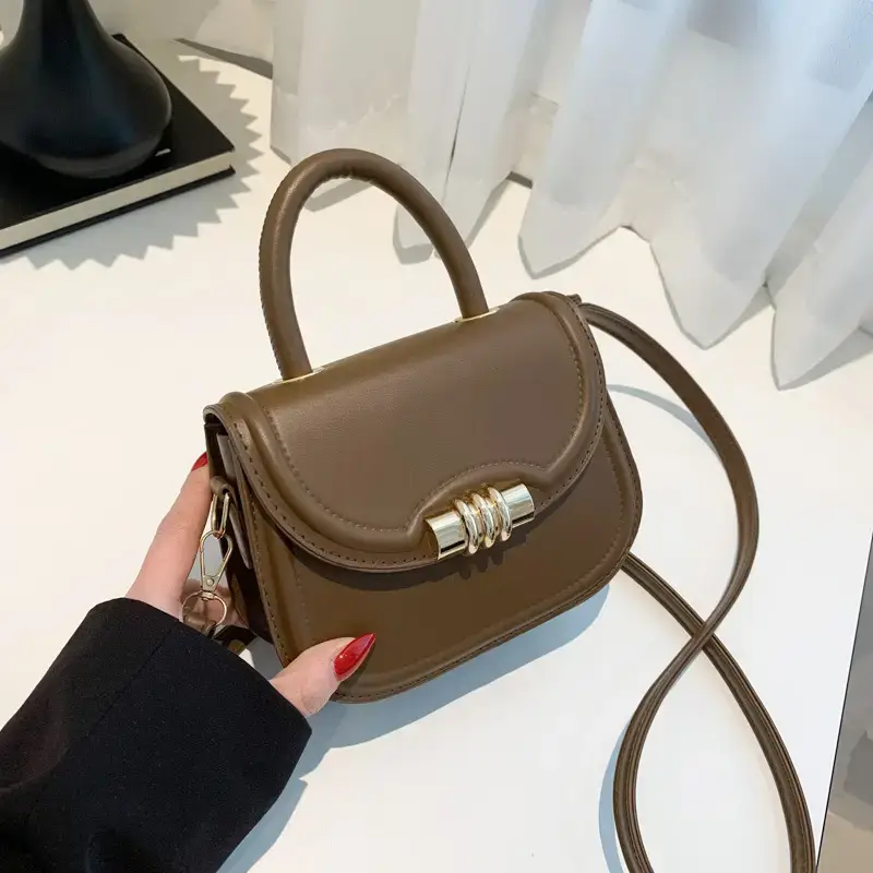 Brown Leather Shoulder Bag with Metal Clasp - Image 9