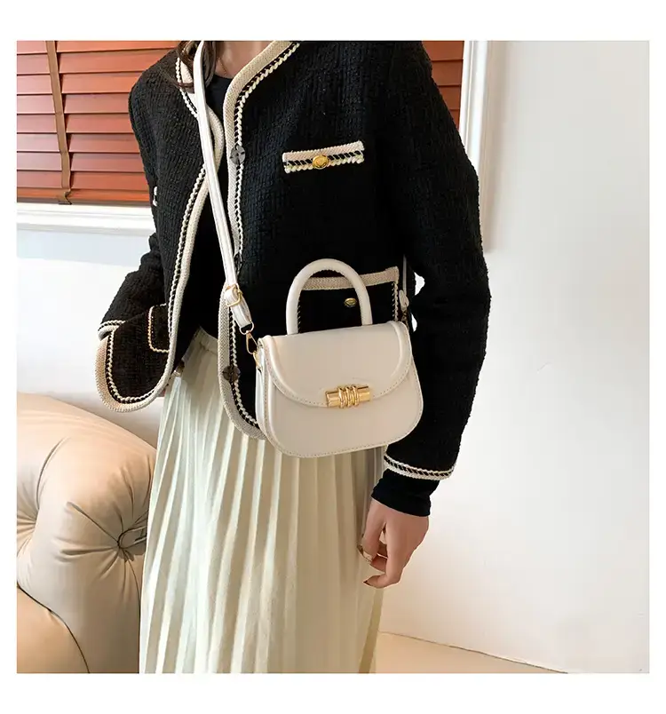 Brown Leather Shoulder Bag with Metal Clasp — feature 10