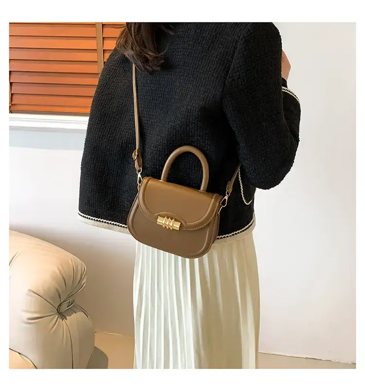 Brown Leather Shoulder Bag with Metal Clasp — feature 13