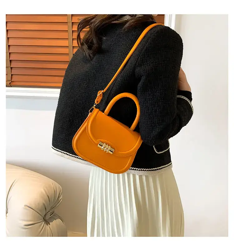 Brown Leather Shoulder Bag with Metal Clasp — feature 18