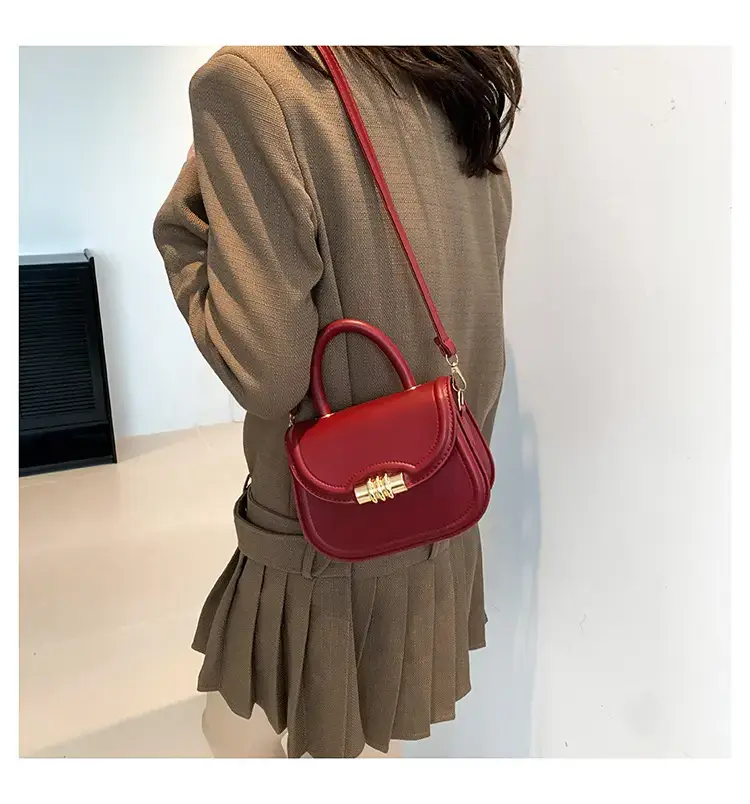 Brown Leather Shoulder Bag with Metal Clasp — feature 19