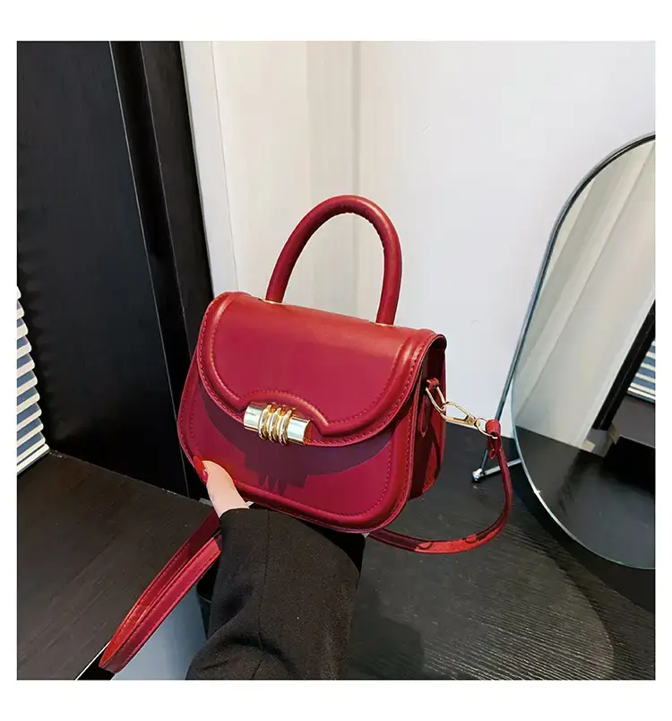Brown Leather Shoulder Bag with Metal Clasp — feature 44