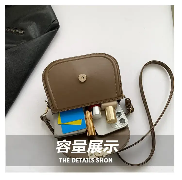 Brown Leather Shoulder Bag with Metal Clasp — feature 6