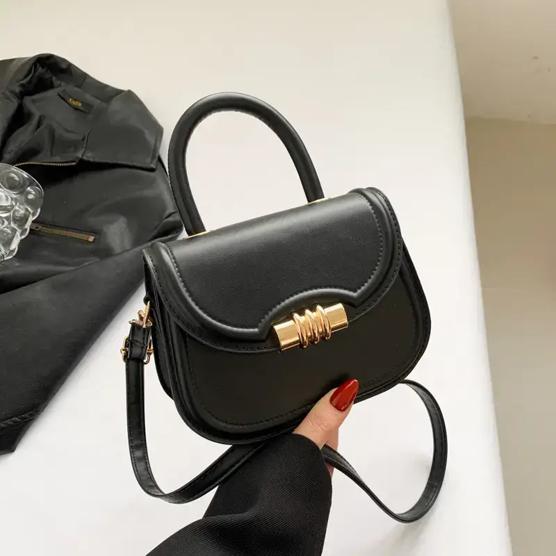 Brown Leather Shoulder Bag with Metal Clasp - Image 4