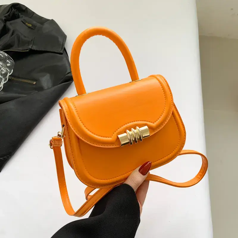 Brown Leather Shoulder Bag with Metal Clasp - Image 5