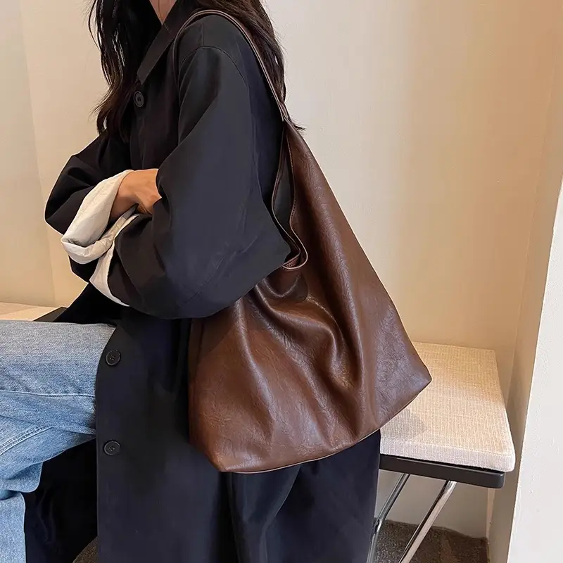 Large Capacity Women's Shoulder Bag Textured Black Autumn Winter 2026 - Image 2
