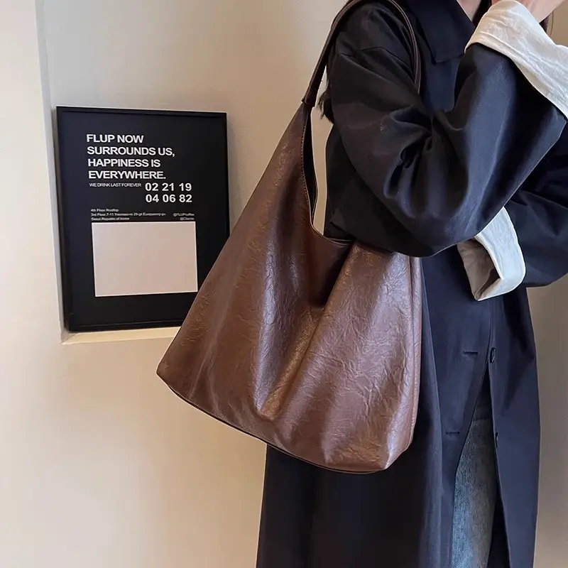 Large Capacity Women's Shoulder Bag Textured Black Autumn Winter 2026 - Image 3