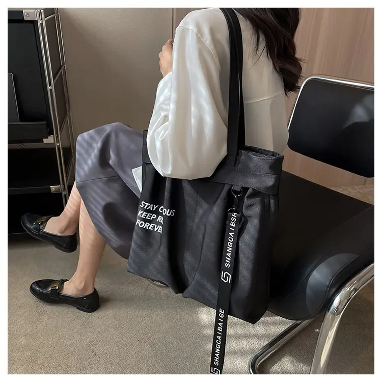 Canvas Textured Shoulder Bag Women Large Capacity 2023 — feature 9