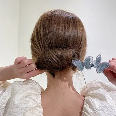 Lazy Butterfly Hair Curler with Blue Butterfly Design - Image 7
