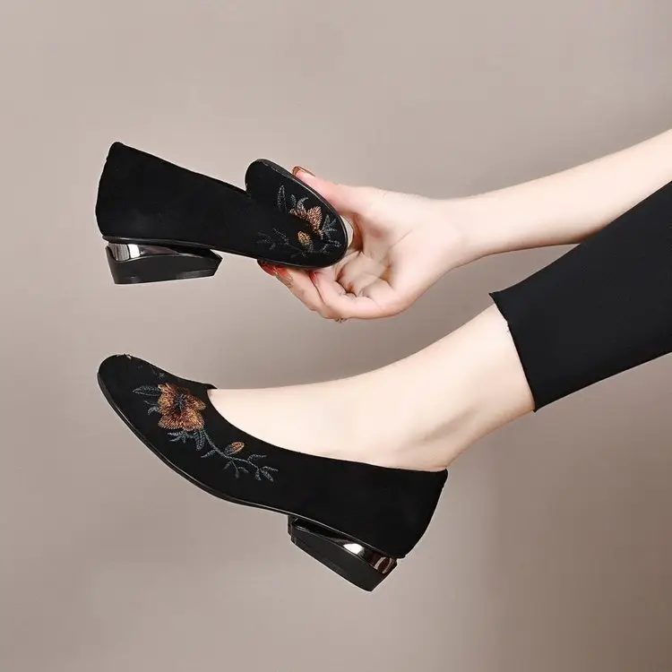 Thick Heeled Shoes Women's 2024 Spring New Low Mouth Low Heeled Mother Shoes Round-toe Shoes Embroidered Shoes Comfortable Frosted Leather Shoes — feature 3