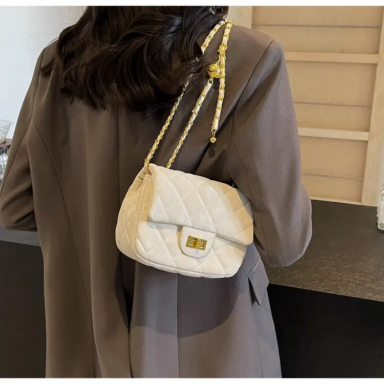 White Quilted Chain Shoulder Bag for Women — feature 20