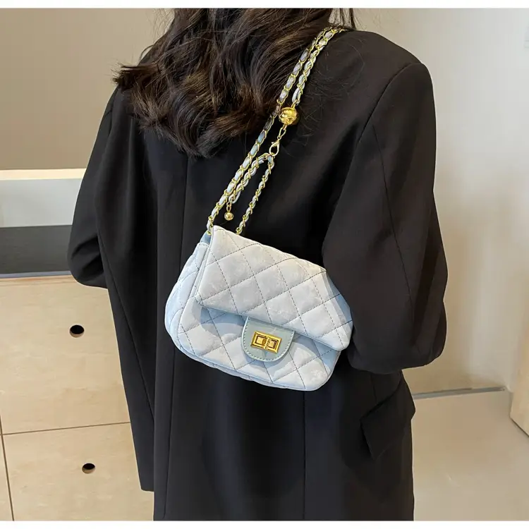 White Quilted Chain Shoulder Bag for Women — feature 23