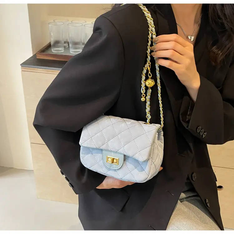 White Quilted Chain Shoulder Bag for Women — feature 24
