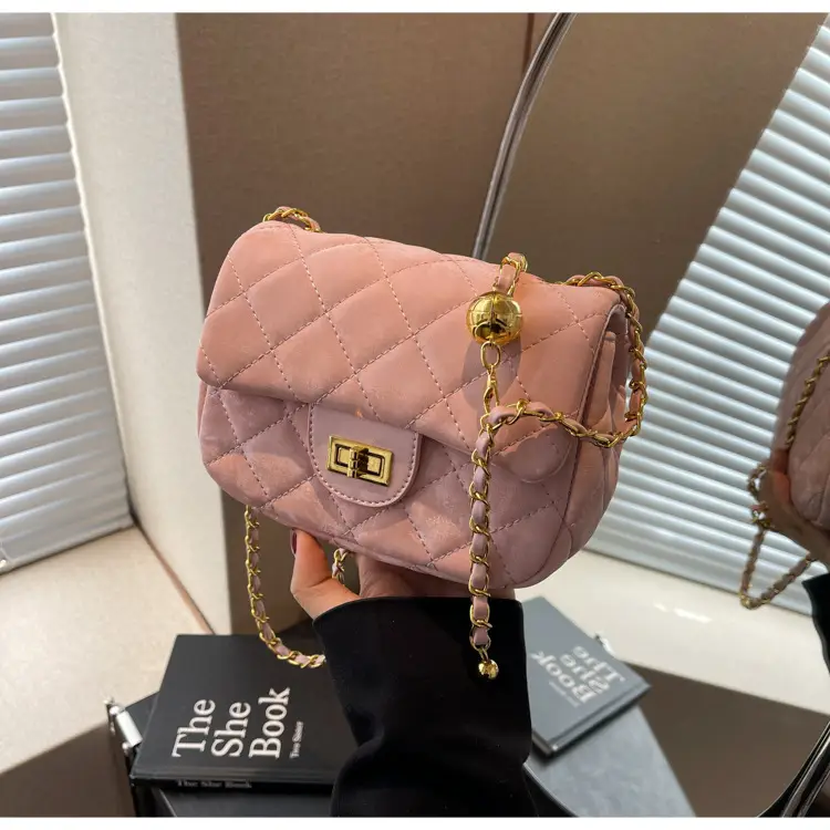 White Quilted Chain Shoulder Bag for Women — feature 39