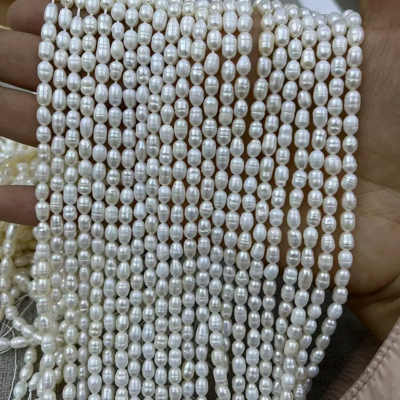 Natural Freshwater Pearl Bracelet 4-5mm Strong Light
