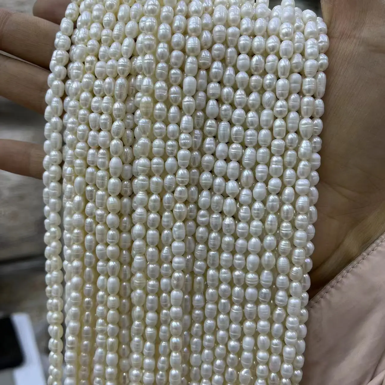 Natural Freshwater Pearl Bracelet 4-5mm Strong Light — feature 6