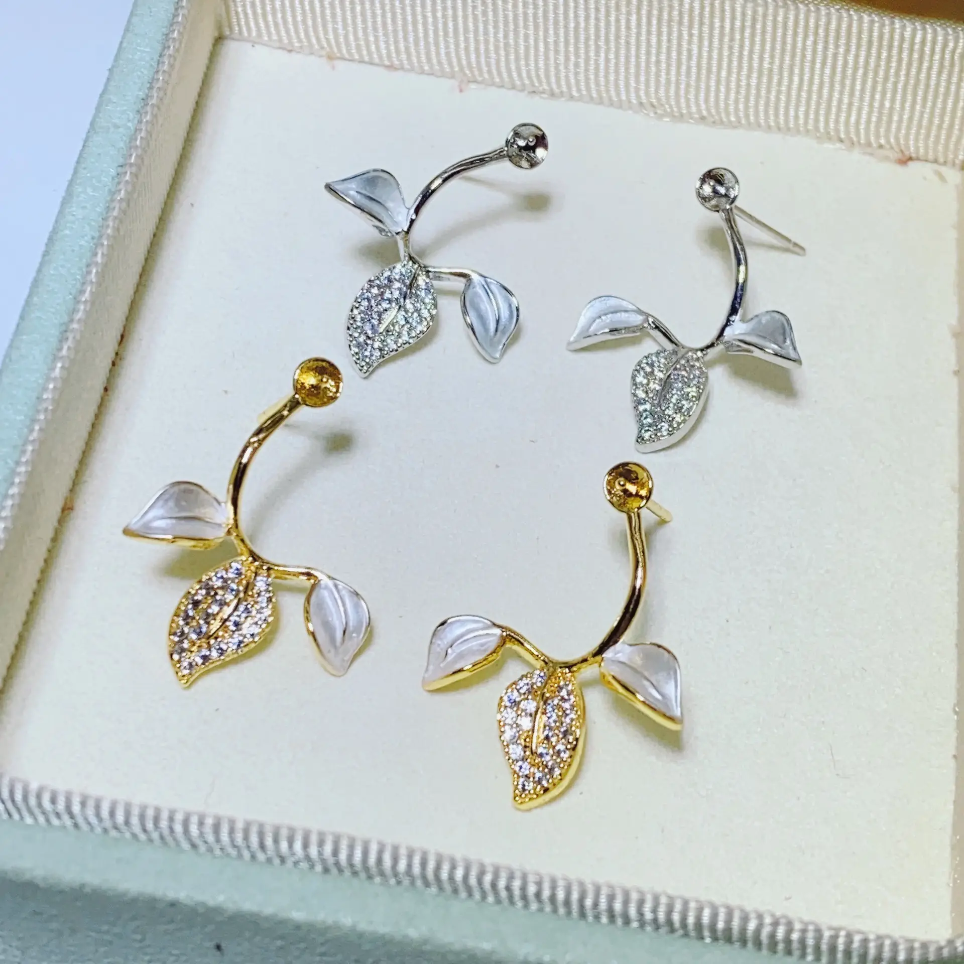 S925 Gold Pearl Leaf Earrings Set — feature 10
