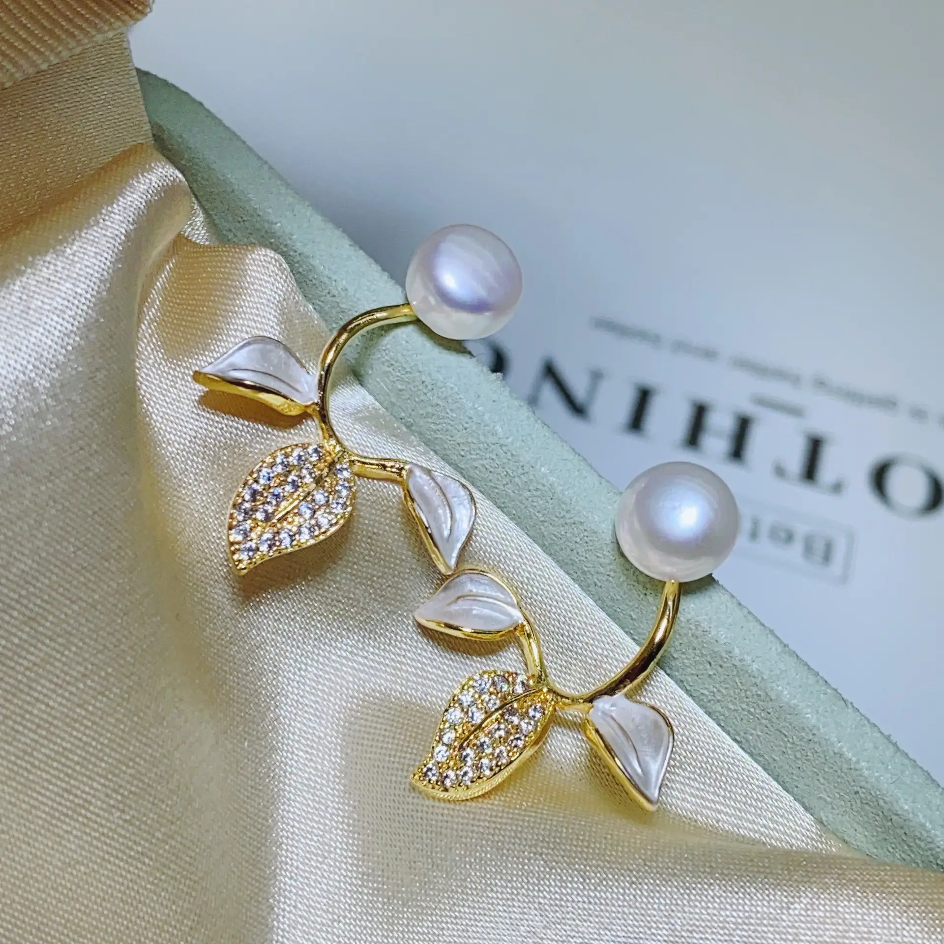 S925 Gold Pearl Leaf Earrings Set — feature 8