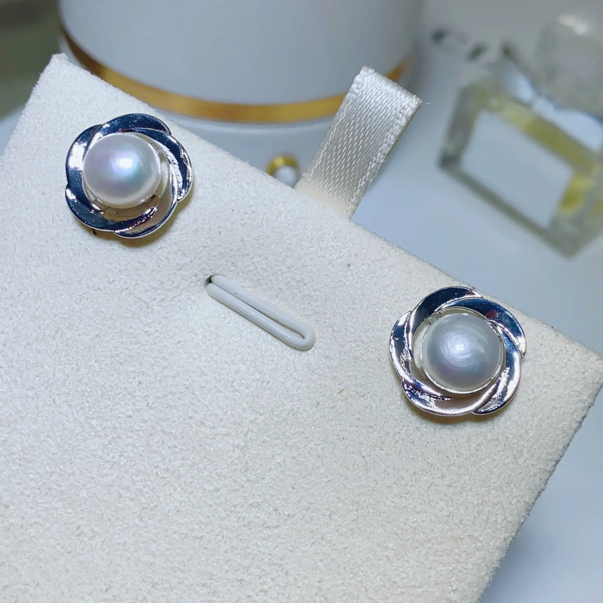 S925 Silver Pearl Earrings 2024 New French Retro - Image 5