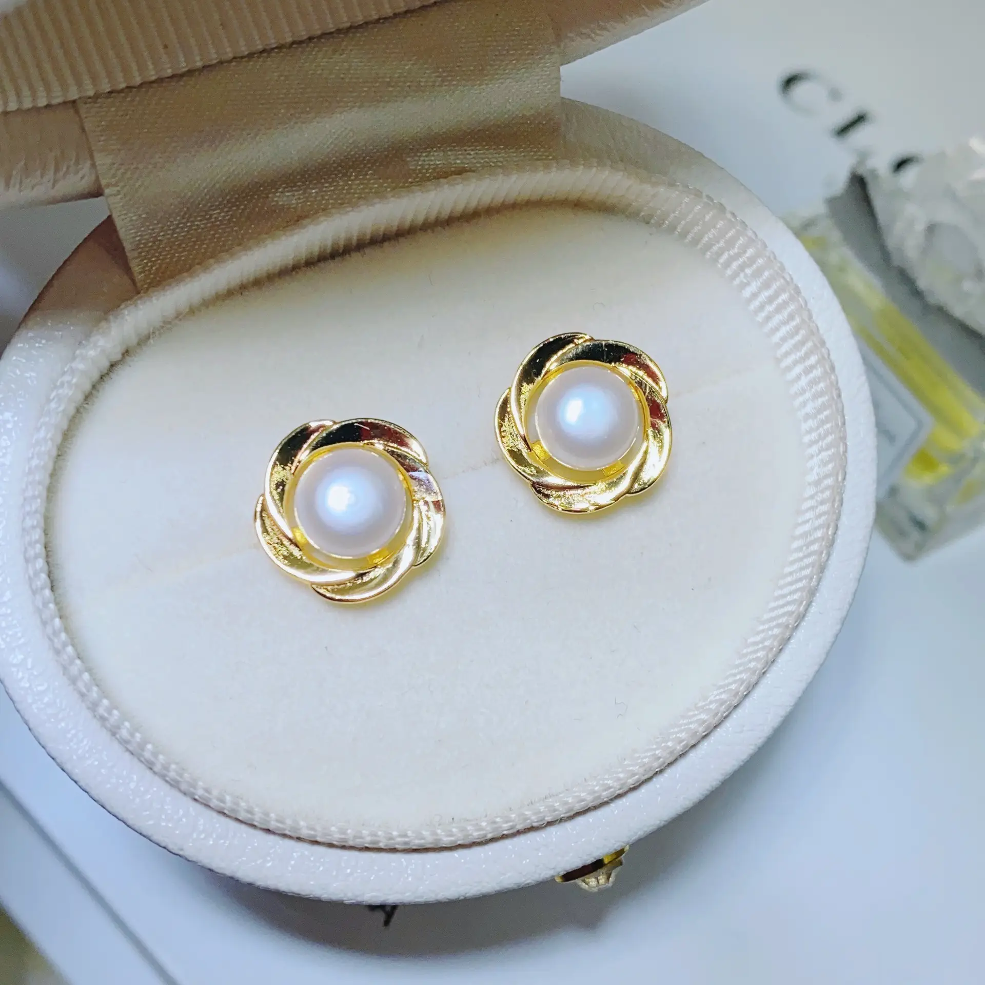 S925 Silver Pearl Earrings 2024 New French Retro — feature 10