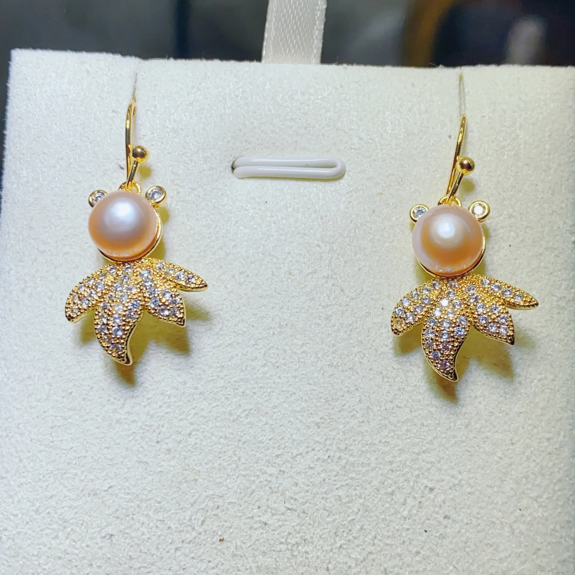 Natural Freshwater Pearl Goldfish Earrings Necklace Set — feature 2