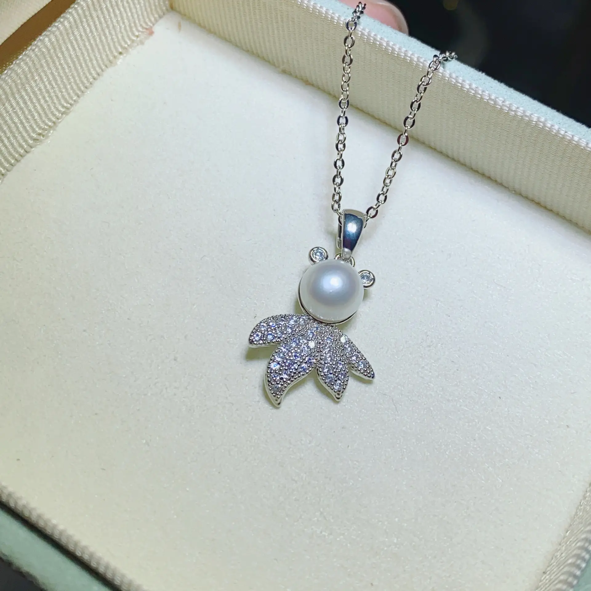 Natural Freshwater Pearl Goldfish Earrings Necklace Set — feature 4
