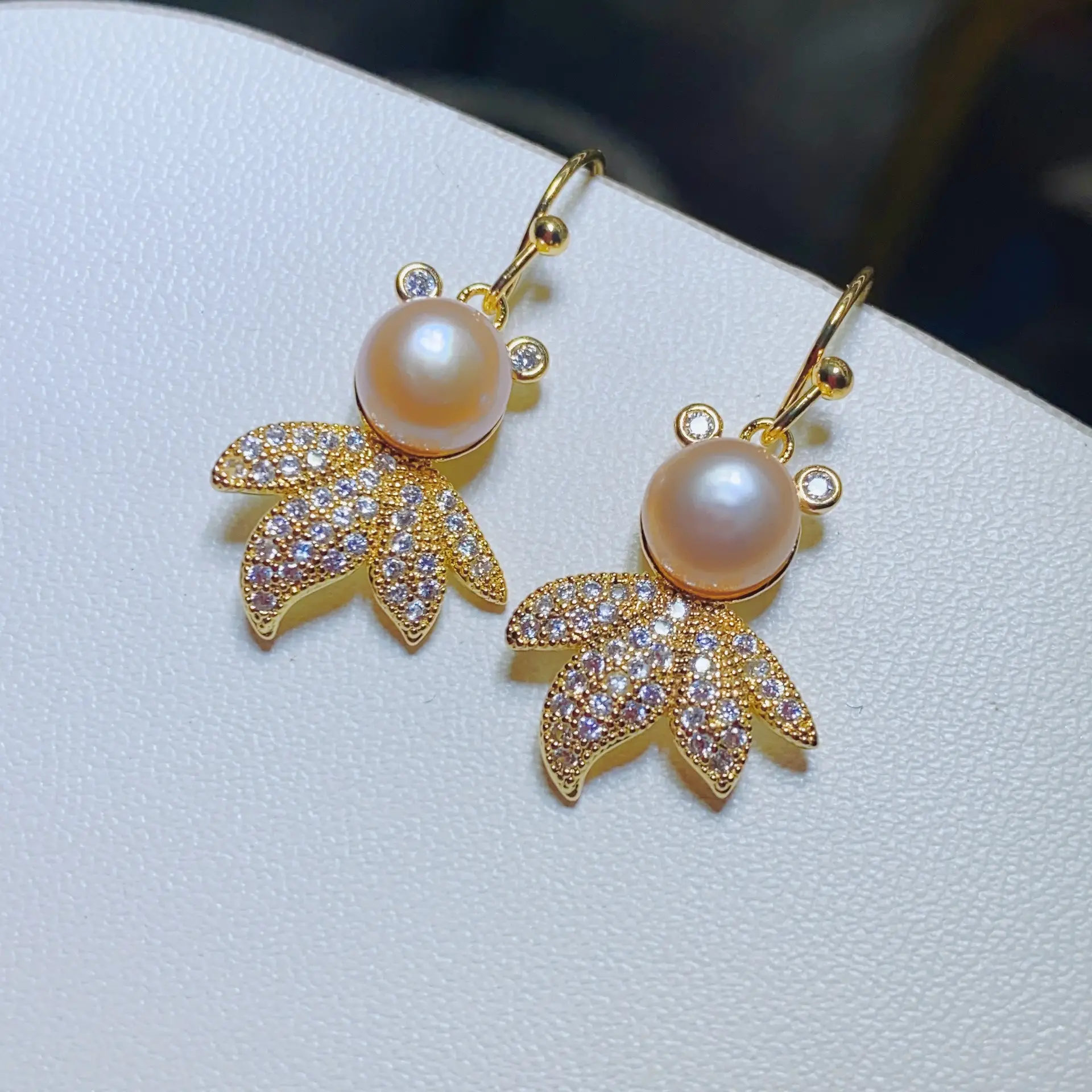 Natural Freshwater Pearl Goldfish Earrings Necklace Set — feature 7